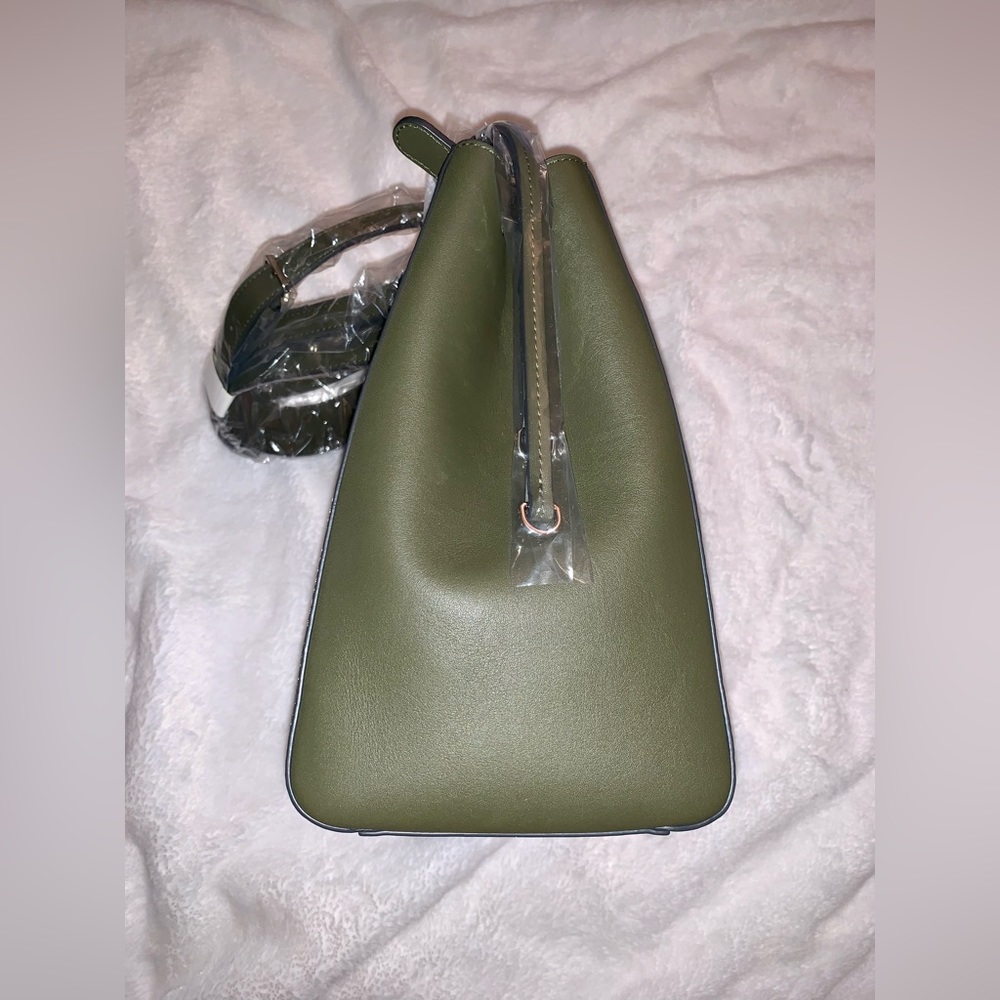 MCM Medium Aren VI Leather Hobo Bag (Sea Turtle) - Picture 8 of 15